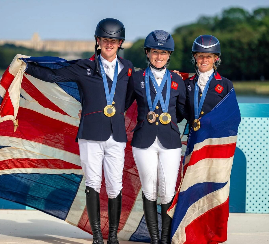 laura collett posing with rosalind carter and other eventing olympic gold medalists